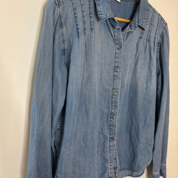 Anthropologie Cloth & Stone Light Blue Chambray Pintuck Shirt - Picture 6 of 6